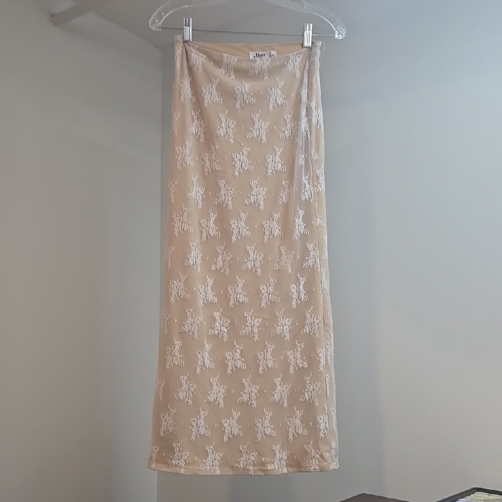 Tiger Mist Tan and White Maxi Pencil Skirt Cocktail